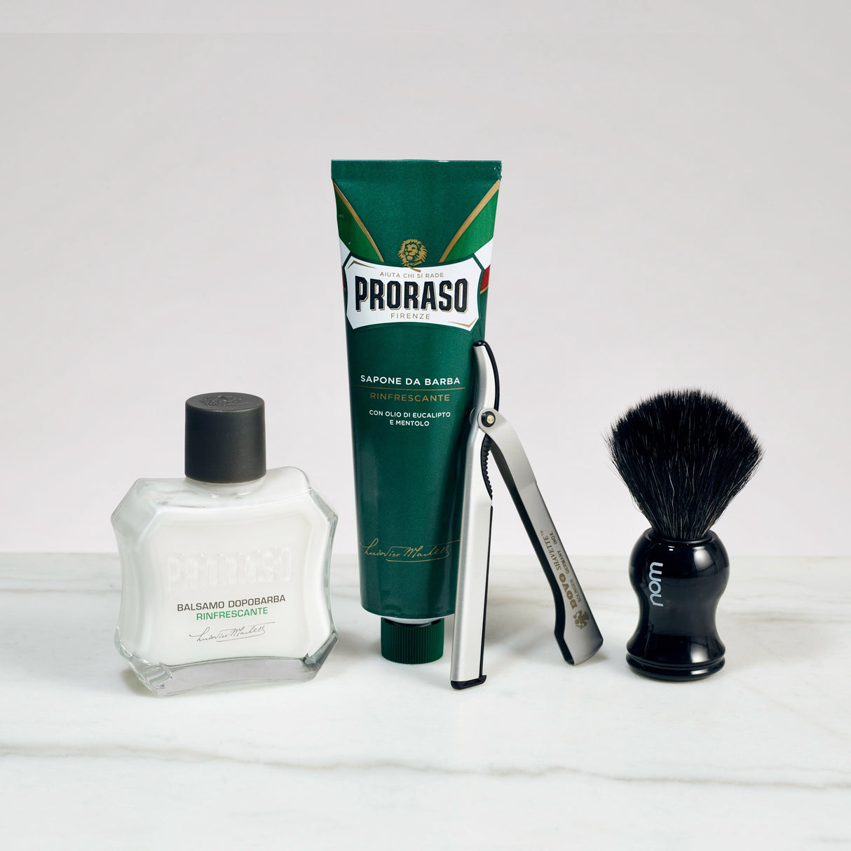 Introsett til tradisjonell barbering med kniv Sort Eukalyptus og mentol Aloe vera og Vitamin E